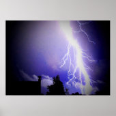 Bliksem tussen een donkerblauwe hemel poster (Voorkant)