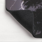 blikseminslag in de hemel achter een boom muismat (Hoek)