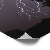 blikseminslag in de hemel achter een boom poster (Hoek)