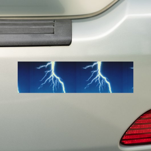Bliksemschicht boven blauwe achtergrond bumpersticker (Op auto)
