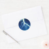 Bliksemschicht boven blauwe achtergrond ronde sticker (Envelop)