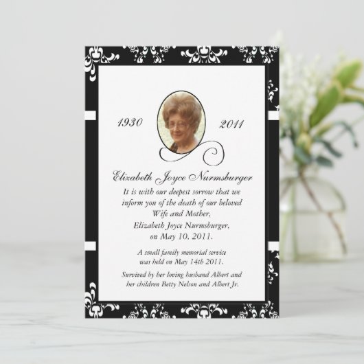 Blinde en witte Damask Fotodoodverklaring Aankondiging (Staand voorkant)