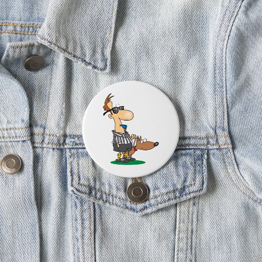 Blinde scheidsrechter blaast een fluitje ronde button 7,6 cm