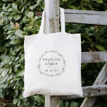Blindenbloeding en botanische bruiloft tote bag<br><div class="desc">Springlike and romantic in a chic color palette of blush, onze tassen maken geweldige trouwwelkomstzakken of gunsten. Het ontwerp bevat een grote hoeveelheid groene bladeren en bleke blauwe roze rozen rond de bruid- en bruinrozemarijn en de trouwdatum in elegante houtskoolgrijze letters met een decoratieve scriptampersand bij het coördineren van de...</div>