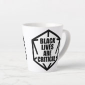 BLM Black Lives Are Critical (B&W) Latte Mok (Rechterhoek)