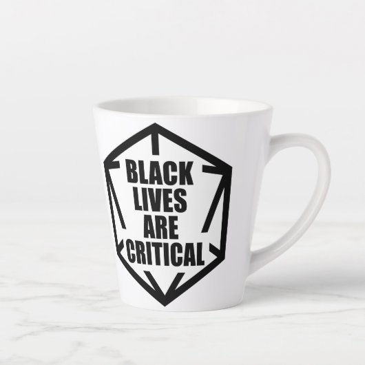 BLM Black Lives Are Critical (B&W) Latte Mok (Rechts)