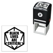 BLM Black Lives Are Critical (B&W) Zelfinktende Stempel (In situ)
