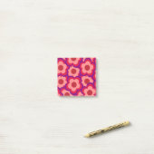 Bloed kleurenpatroon Hippie Flower Post-it® Notes (Op bureau)