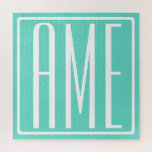 Bloed modern 3 Initialen monogram | White on Aqua Legpuzzel<br><div class="desc">Classy, vet en modern.</div>