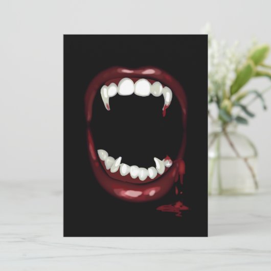 bloederige Vampire Fangs Halloween Kaart (Staand voorkant)