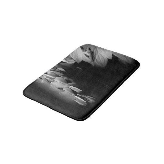 bloeding hartbloemen in zwart-wit badmat (Gekanteld)