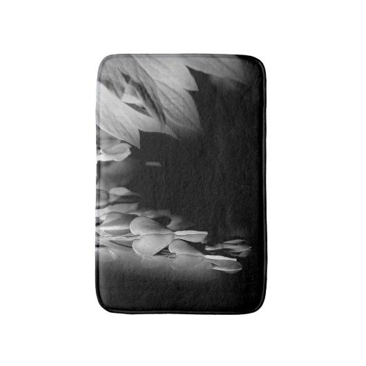 bloeding hartbloemen in zwart-wit badmat (Voorkant Verticaal)