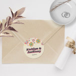 Bloedstroom 70's Retro Groovy Wedding Ronde Sticker<br><div class="desc">Viel in stijl met deze zeer trendy 70's retrostijl trouwstickers. Het ontwerp is gemakkelijk te personaliseren met uw speciale gebeurtenisformulering en uw gasten zullen enthousiast zijn wanneer zij deze geweldige stickers ontvangen. Overeenkomende objecten zijn te vinden in het collectie.</div>