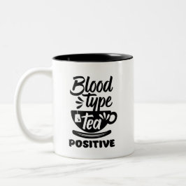 Bloedtype Tea positieve funny Tea Lover Puns Tweekleurige Koffiemok