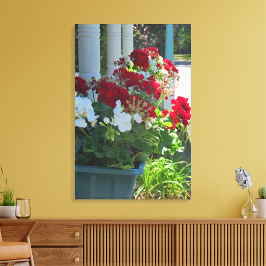 Bloedvat Geraniums - Martha's wijnwerf Canvas Afdruk (Insitu (Woonkamer))