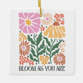 Bloei als je bent Boho Floral Quote Kerstmis Keramisch Ornament (Voorkant)