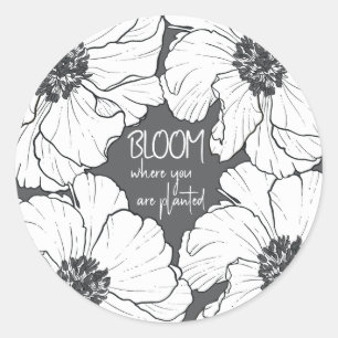"Bloei" Citaat met Zwarte en Witte Bloemen op Grij Ronde Sticker