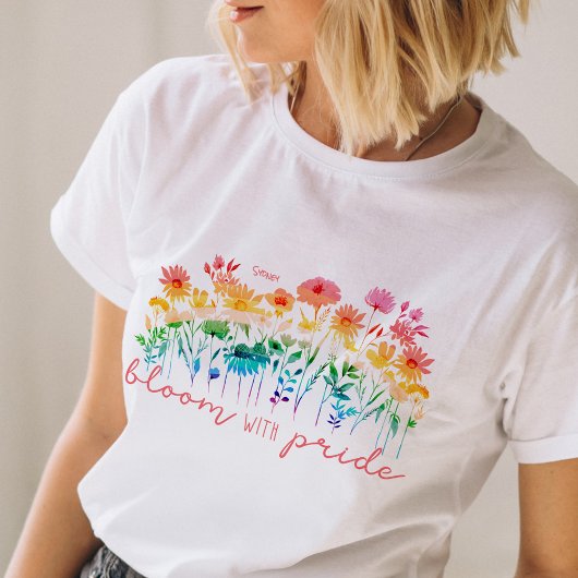 Bloei met Pride LGBTQ Waterverf Wildbloemen Tri-Blend Shirt
