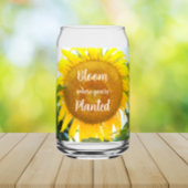 Bloei waar je geplant gele zonnebloem blikvorm glas