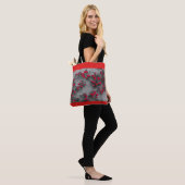 bloeien van gekleurde rozen op de canvas tas (Op model)