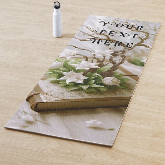 Bloeiende boom groeien uit een aangepaste boek yogamat (In situ)