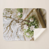 Bloeiende boom groeien uit een boek sherpa deken (Voorkant (horizontaal))