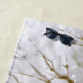 Bloeiende boom groeien uit een boek strandlaken (In situ)