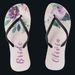 Bloeiende botanische paarse gepersonaliseerde brui teenslippers<br><div class="desc">Waterverf botanische bloemen en groen in blos,  perzik en paarse,  elegant en romantisch,  grote gepersonaliseerde geschenken voor bruid</div>