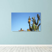 Bloeiende Cactus Plant Opgerekt Canvas Print (Insitu (Houten vloer))