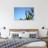 Bloeiende Cactus Plant Opgerekt Canvas Print (Insitu (Slaapkamer))