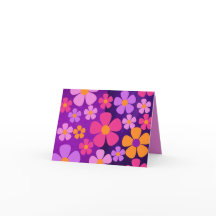 Bloeiende felgekleurde bloemenkaart met gevouwen k