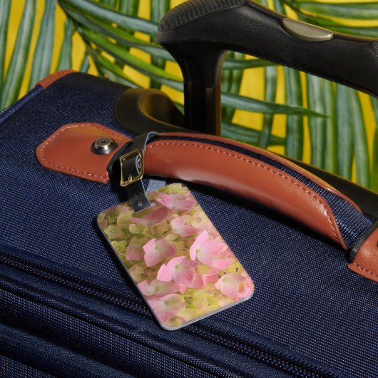 Bloeiende Hydrangea Floral op Derby Brown Bagagelabel (Voorkant Insitu 1)