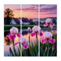 Bloeiende irissen bij een rustig meer bij zonsonde