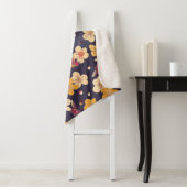 bloeiende kersen en vlinders naadloos . sherpa deken (In situ)