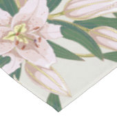 Bloeiende lelies in ivoorgroen tafelkleed (Gekanteld)