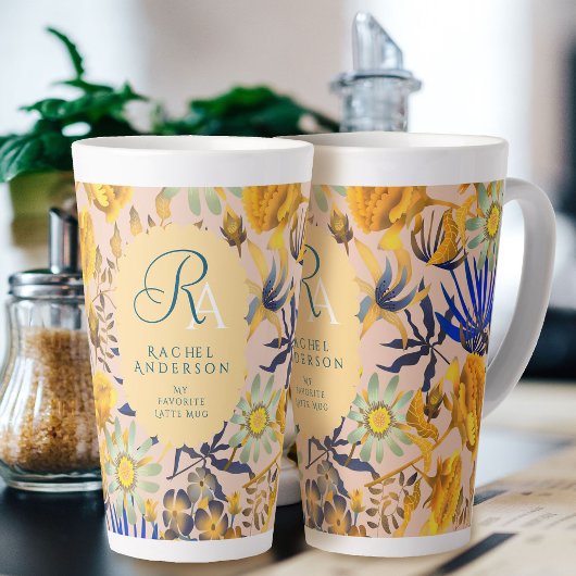 Bloeiende mystieke bloemenmonogram Beige Latte Mok