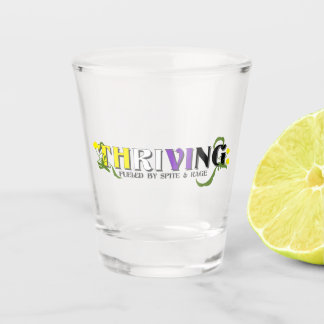 Bloeiende non-binaire trots shot glas