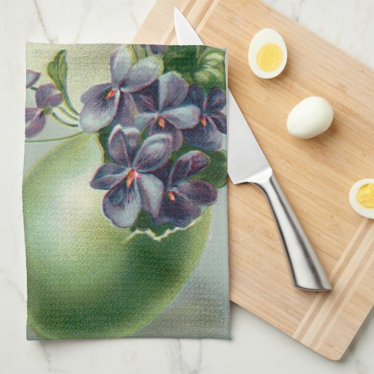  bloeiende paarse bloemen in een paasei theedoek (Quarter Fold)