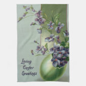  bloeiende paarse bloemen in een paasei theedoek (Verticaal)