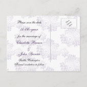 bloeiende paarse monogram bruiloft met uitzonderin aankondigingskaart (Achterkant)