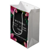 Bloeiende Romance: een volledig bloemenbruiloftsth Medium Cadeauzakje (Voorkant Gekanteld)