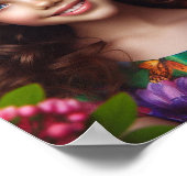 Bloeiende schoonheid: een glimlach tussen de bloem poster (Hoek)