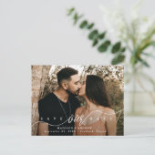 Bloeiende Script Foto Bewaar de Datum Aankondigingskaart (Staand voorkant)