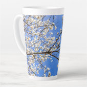bloeiende tak latte mok (Linkerhoek)