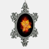 Bloeiende Vuur Roos Tin Sneeuwvlok Ornament (Links)