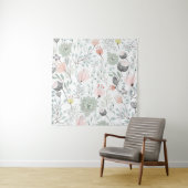 Bloem- en bladpatroon in tropisch groen en roze wandkleed (In situ)