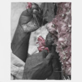 Bloem in handen fleece deken (Voorkant)