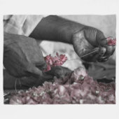 Bloem in handen fleece deken (Voorkant (Horizontaal))