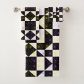 bloem in het monochrome patroon van de astmamontro bad handdoek (Insitu)