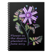 Bloem in het Notitieboek van de woestijnwervelfoto (Voorkant)